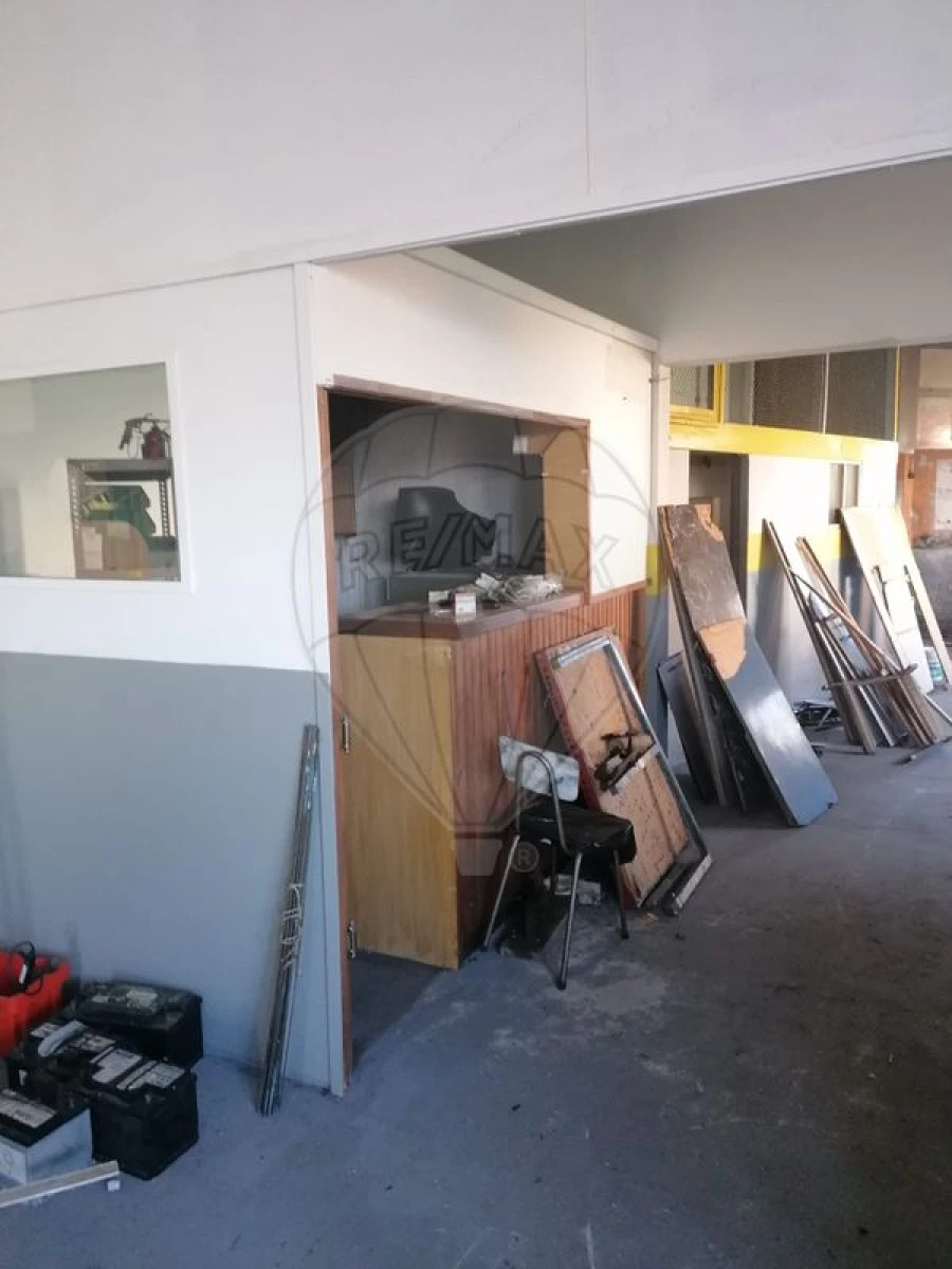 Armazém para Arrendamento em Paços de Brandão Foto 12