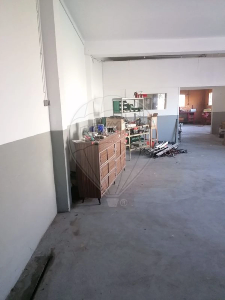 Armazém para Arrendamento em Paços de Brandão Foto 9