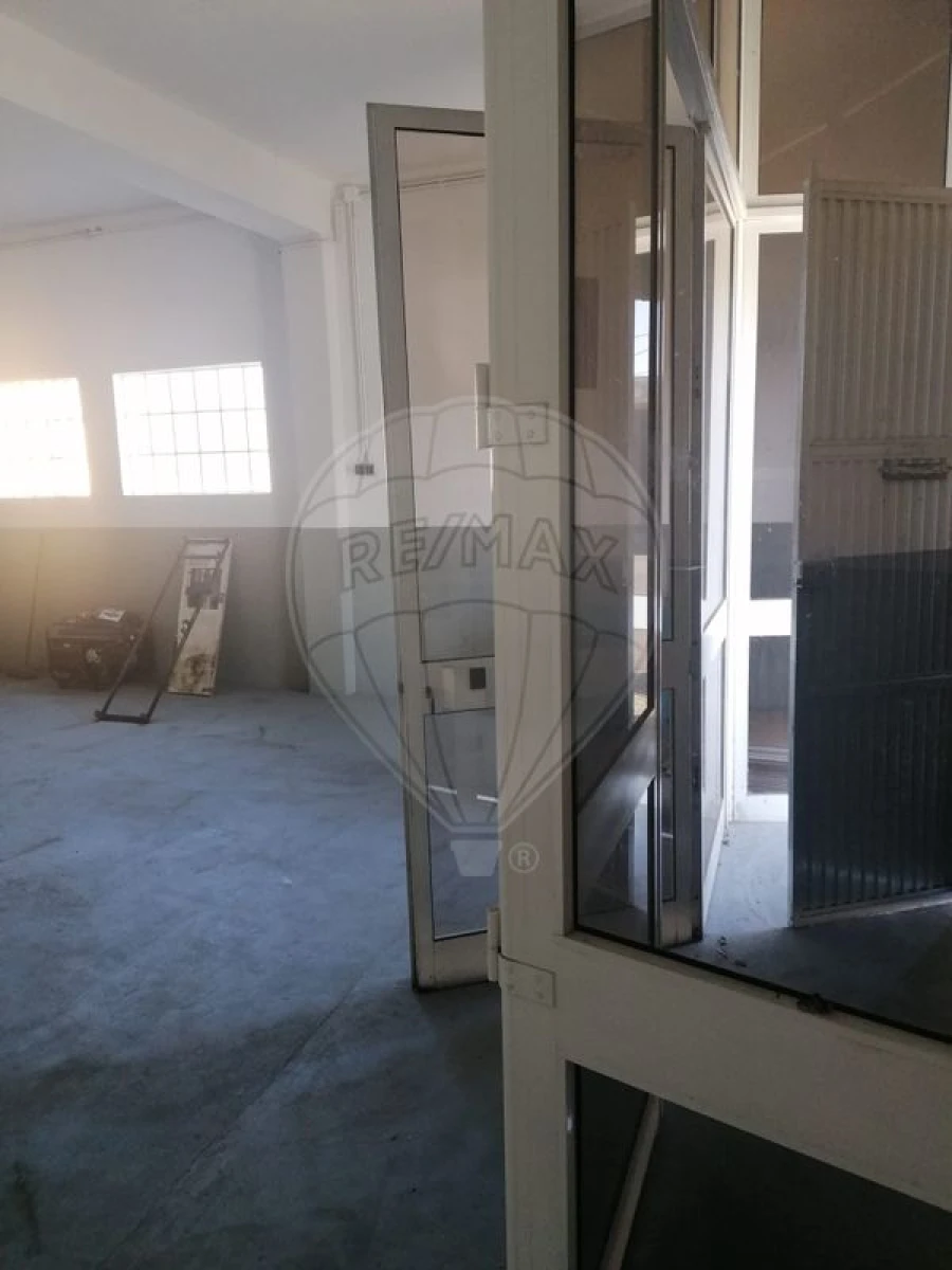 Armazém para Arrendamento em Paços de Brandão Foto 11