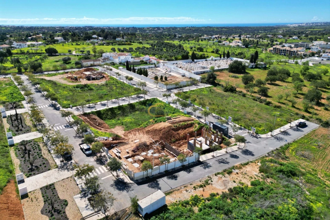 Moradia T4 para Venda em Guia Foto 6