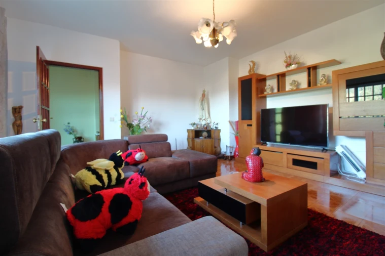 Moradia T3 para Venda em Santa Maria de Sardoura Foto 8