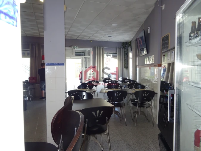 Negócio para Arrendamento em São Pedro da Cadeira Foto 3