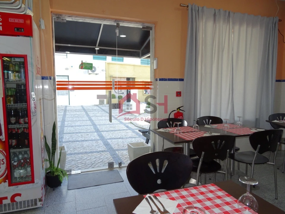 Negócio para Arrendamento em São Pedro da Cadeira Foto 17