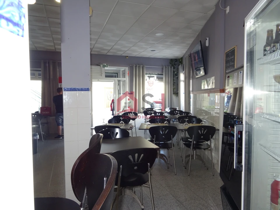 Negócio para Arrendamento em São Pedro da Cadeira Foto 3