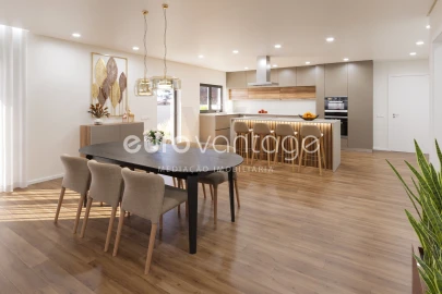 Moradia T4 para Venda em Souto da Carpalhosa e Ortigosa