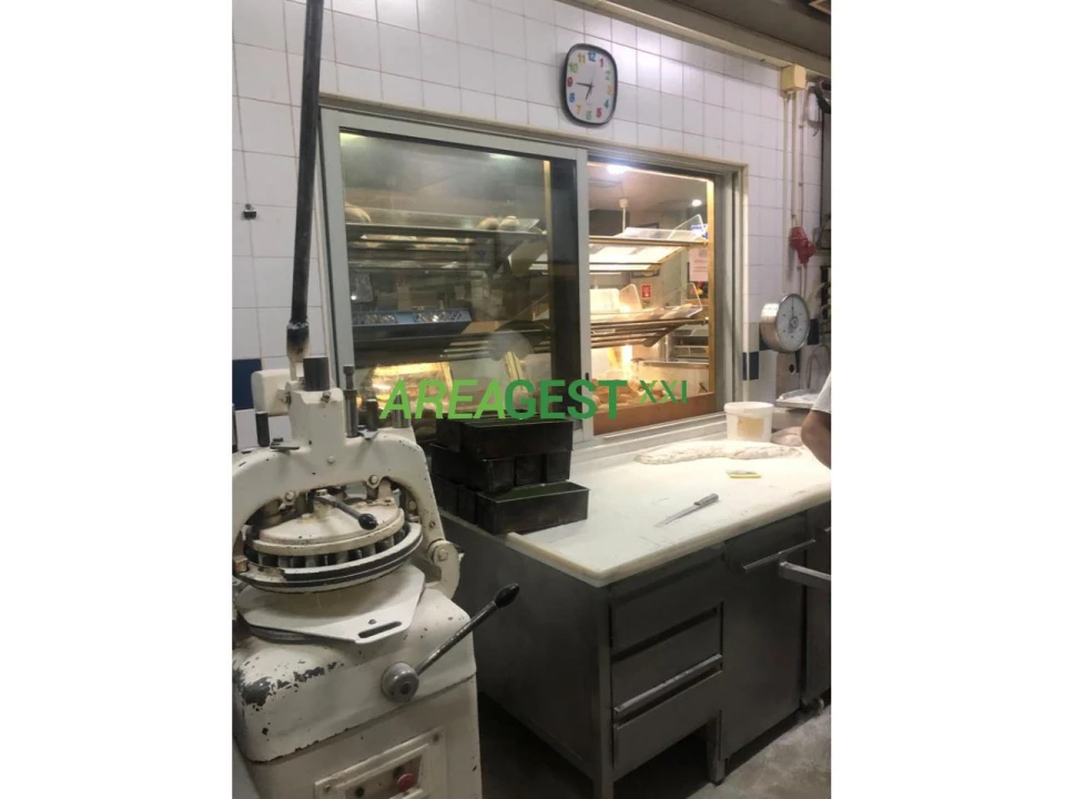 Loja para Venda em Santo António dos Cavaleiros e Frielas Foto 17