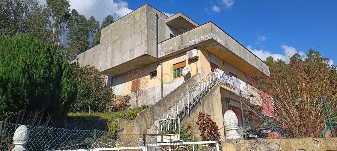 Moradia T6 para Venda em Dossãos