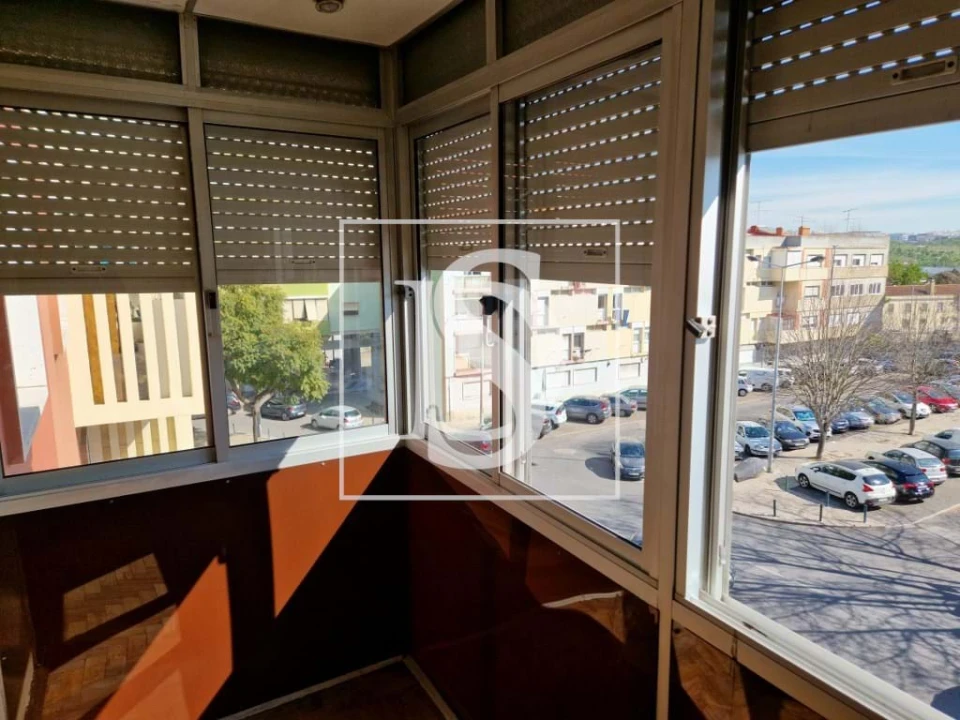 Apartamento T2 para Venda em Pontinha e Famões Foto 5