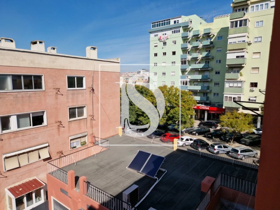 Apartamento T2 para Venda em Pontinha e Famões Foto 25