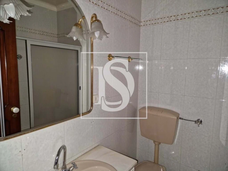 Apartamento T2 para Venda em Pontinha e Famões Foto 17