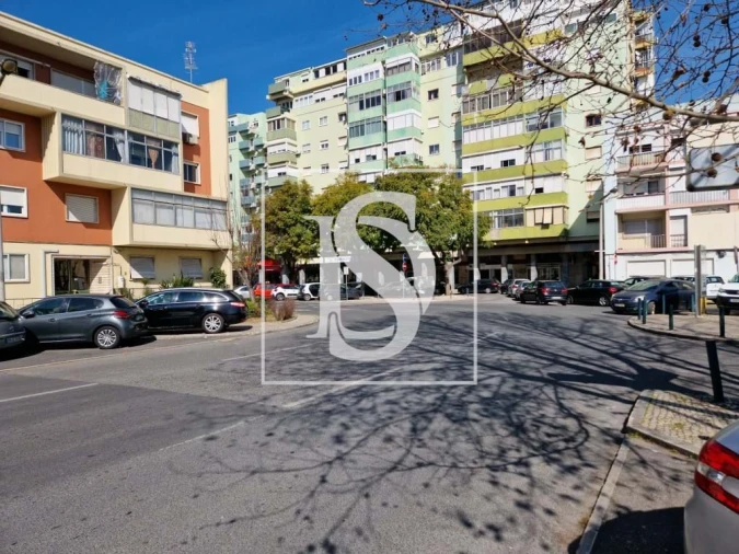 Apartamento T2 para Venda em Pontinha e Famões Foto 37