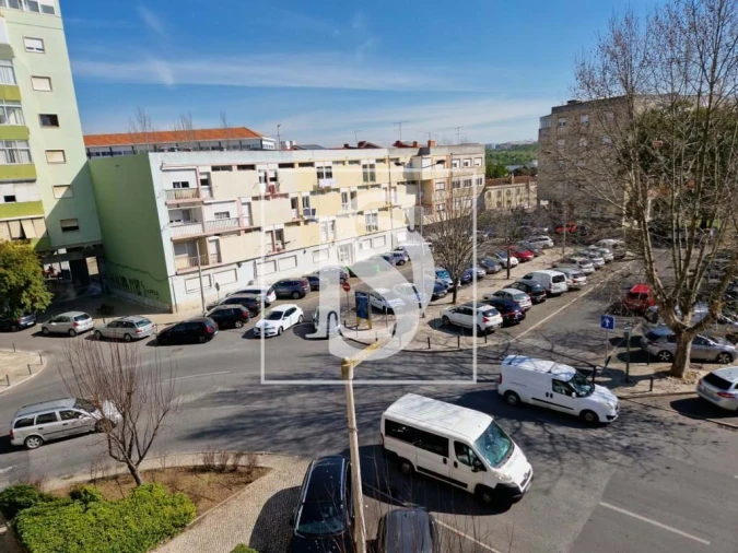 Apartamento T2 para Venda em Pontinha e Famões Foto 7