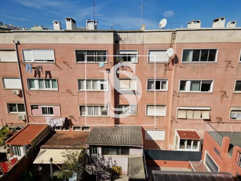 Apartamento T2 para Venda em Pontinha e Famões Foto 24