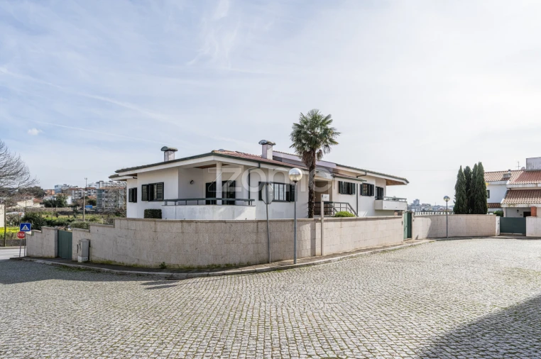 Moradia T4 para Venda em Pedrouços Foto 6