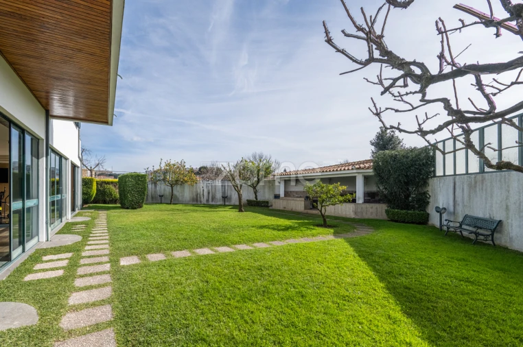 Moradia T4 para Venda em Pedrouços Foto 8