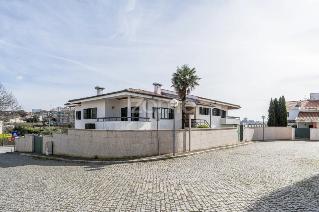 Moradia T4 para Venda em Pedrouços Foto 6