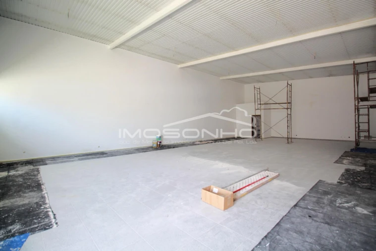 Armazém para Arrendamento em Marinha Grande