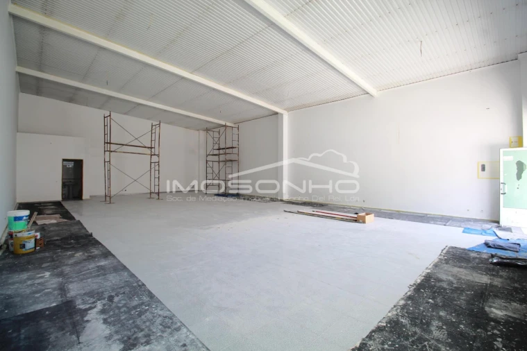 Armazém para Arrendamento em Marinha Grande Foto 2