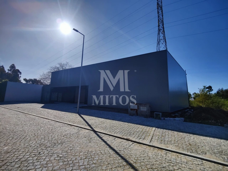 Armazém para Arrendamento em Mujães Foto 1