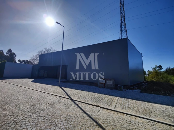 Armazém para Arrendamento em Mujães