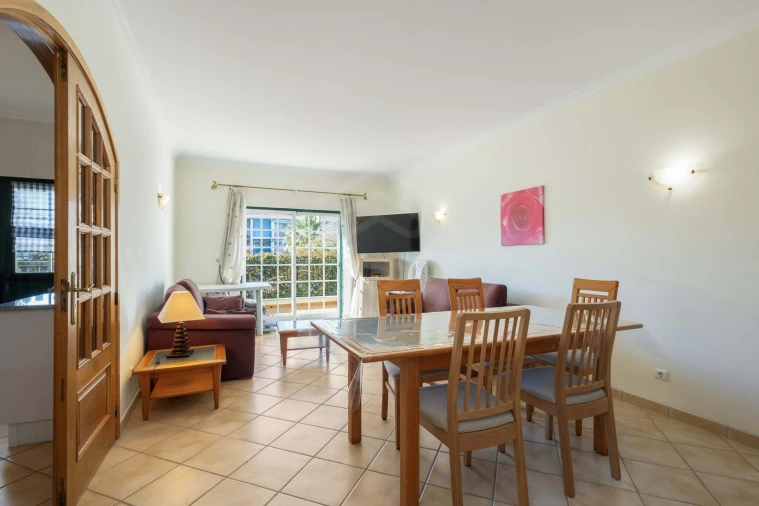 Apartamento T2 para Venda em Quarteira Foto 3