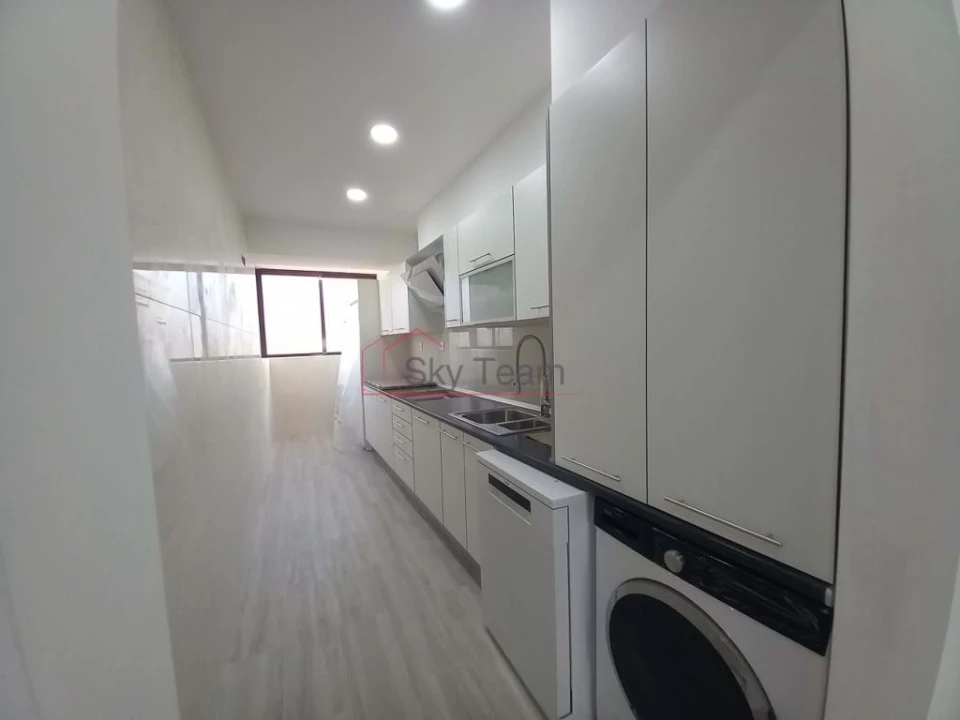 Apartamento T3 para Venda em Caparica e Trafaria Foto 1