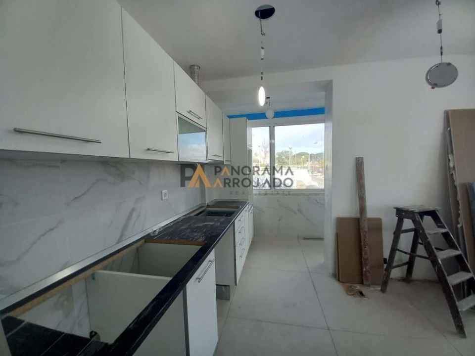 Apartamento T4 para Venda em Laranjeiro e Feijó Foto 10
