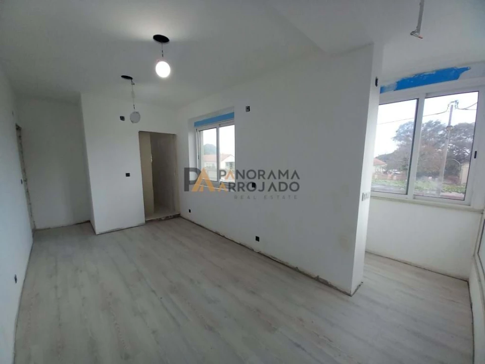 Apartamento T4 para Venda em Laranjeiro e Feijó Foto 30