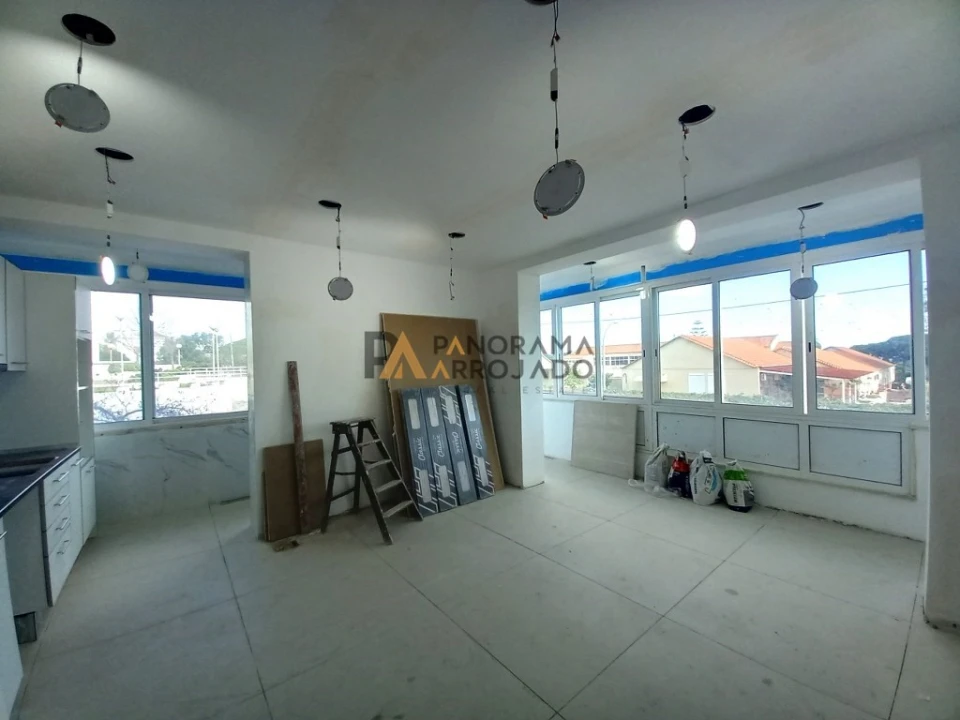 Apartamento T4 para Venda em Laranjeiro e Feijó Foto 8