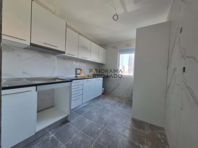 Apartamento T2 para Venda em Setubal (São Sebastião) Foto 1