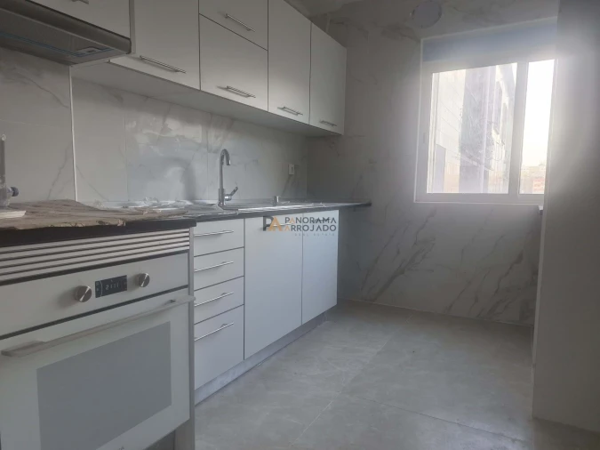 Apartamento T2 para Venda em Setubal (São Sebastião) Foto 1