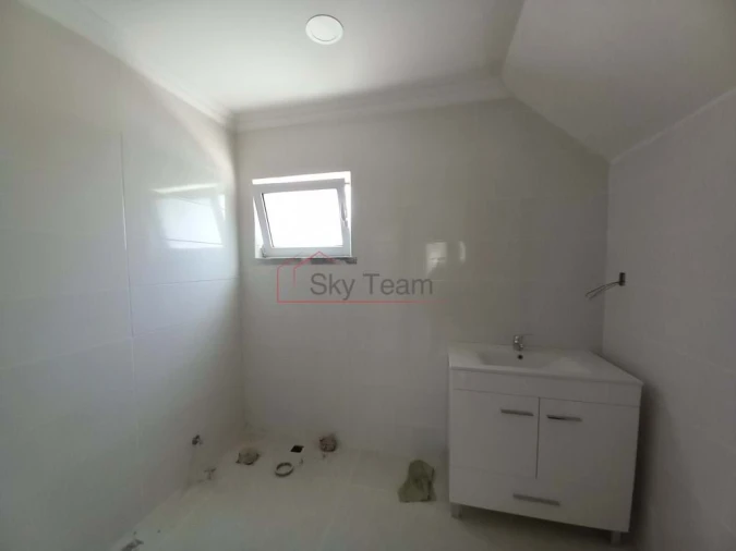 Moradia T5 para Venda em Amora Foto 4