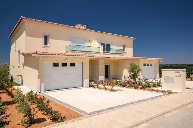 Moradia T3 para Venda em Lagos (São Sebastião e Santa Maria) Foto 1