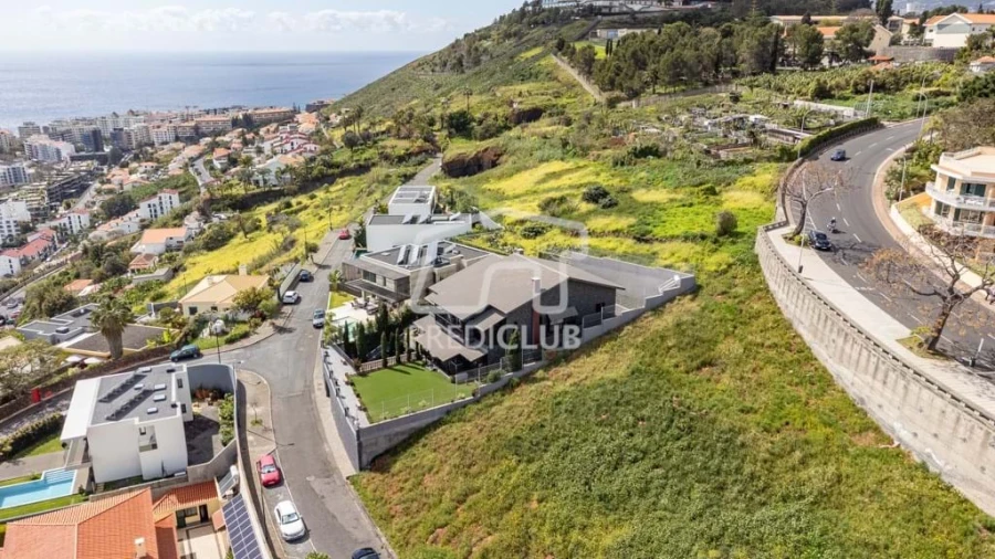 Moradia T4 para Venda em São Martinho Foto 3