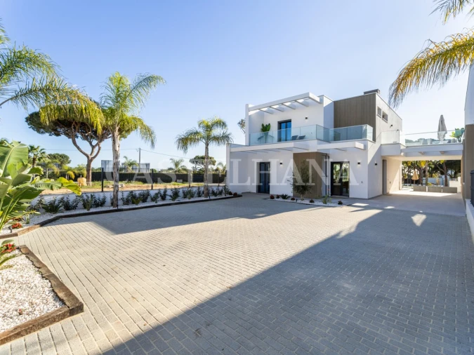 Moradia T4 para Venda em Quarteira Foto 33