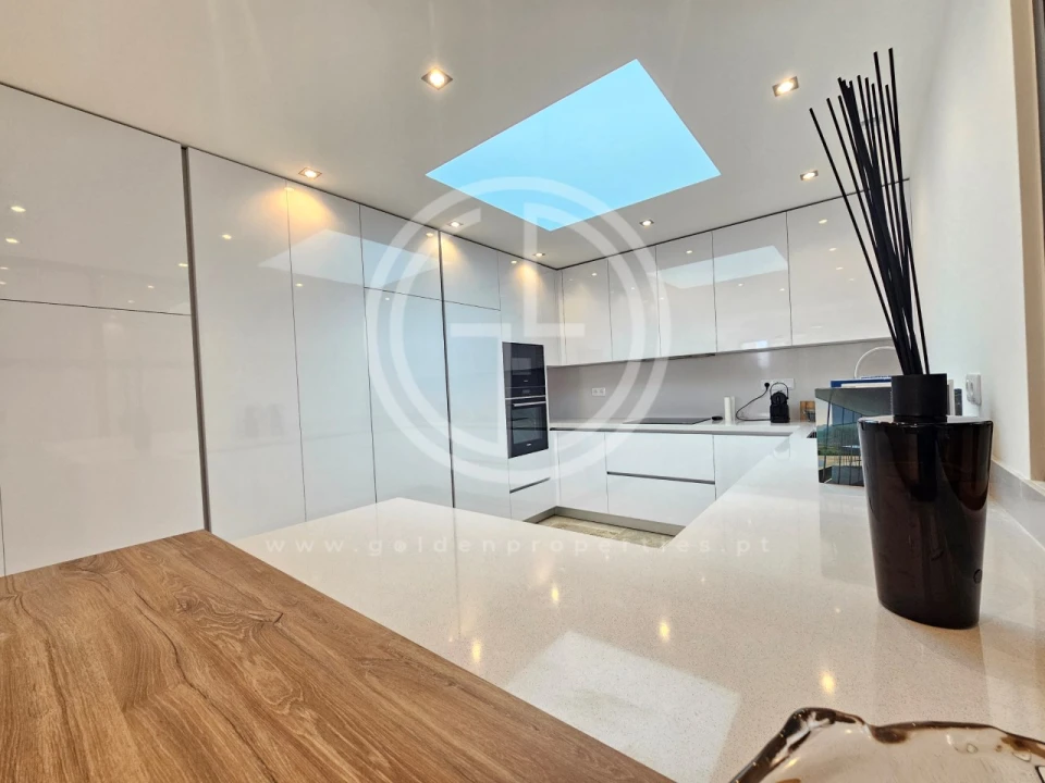 Moradia T4 para Venda em Montenegro Foto 6