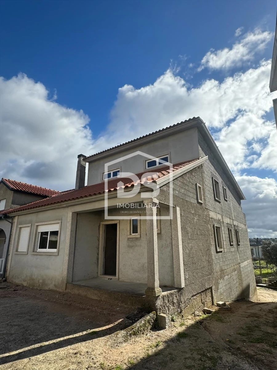 Moradia T4 para Venda em Souro Pires Foto 4