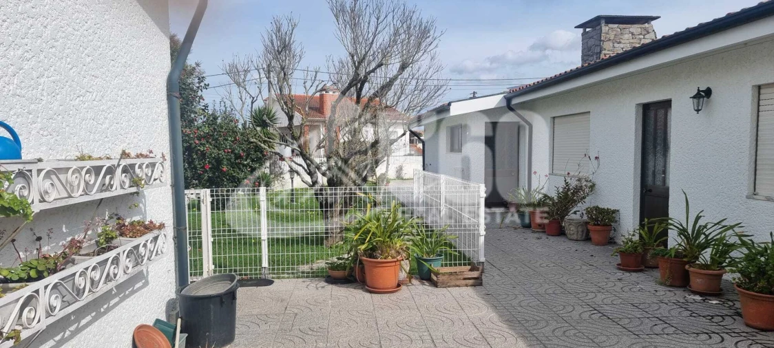 Moradia T9 para Venda em São Felix da Marinha Foto 15