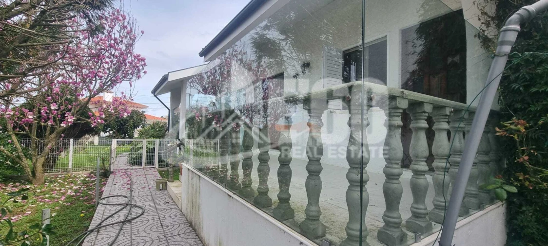 Moradia T9 para Venda em São Felix da Marinha Foto 5