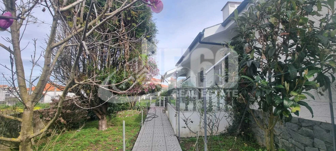 Moradia T9 para Venda em São Felix da Marinha Foto 4