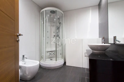 Apartamento T4 para Venda em Sacavém e Prior Velho