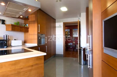 Apartamento T4 para Venda em Sacavém e Prior Velho
