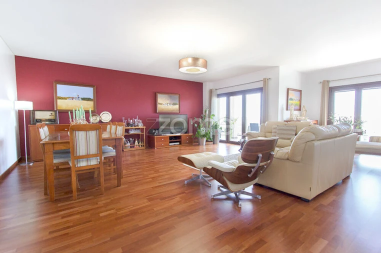 Apartamento T4 para Venda em Sacavém e Prior Velho Foto 2