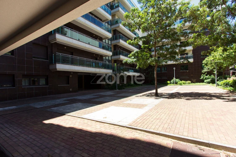 Apartamento T4 para Venda em Sacavém e Prior Velho Foto 24
