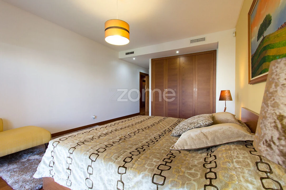 Apartamento T4 para Venda em Sacavém e Prior Velho Foto 4