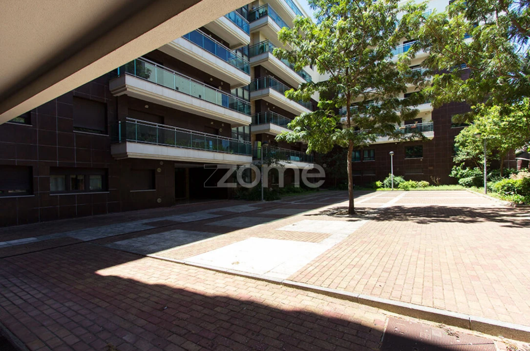 Apartamento T4 para Venda em Sacavém e Prior Velho Foto 24