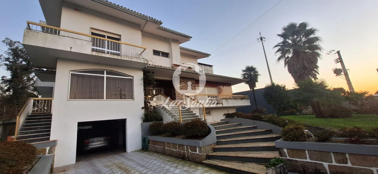 Moradia T4 para Venda em Roriz Foto 1