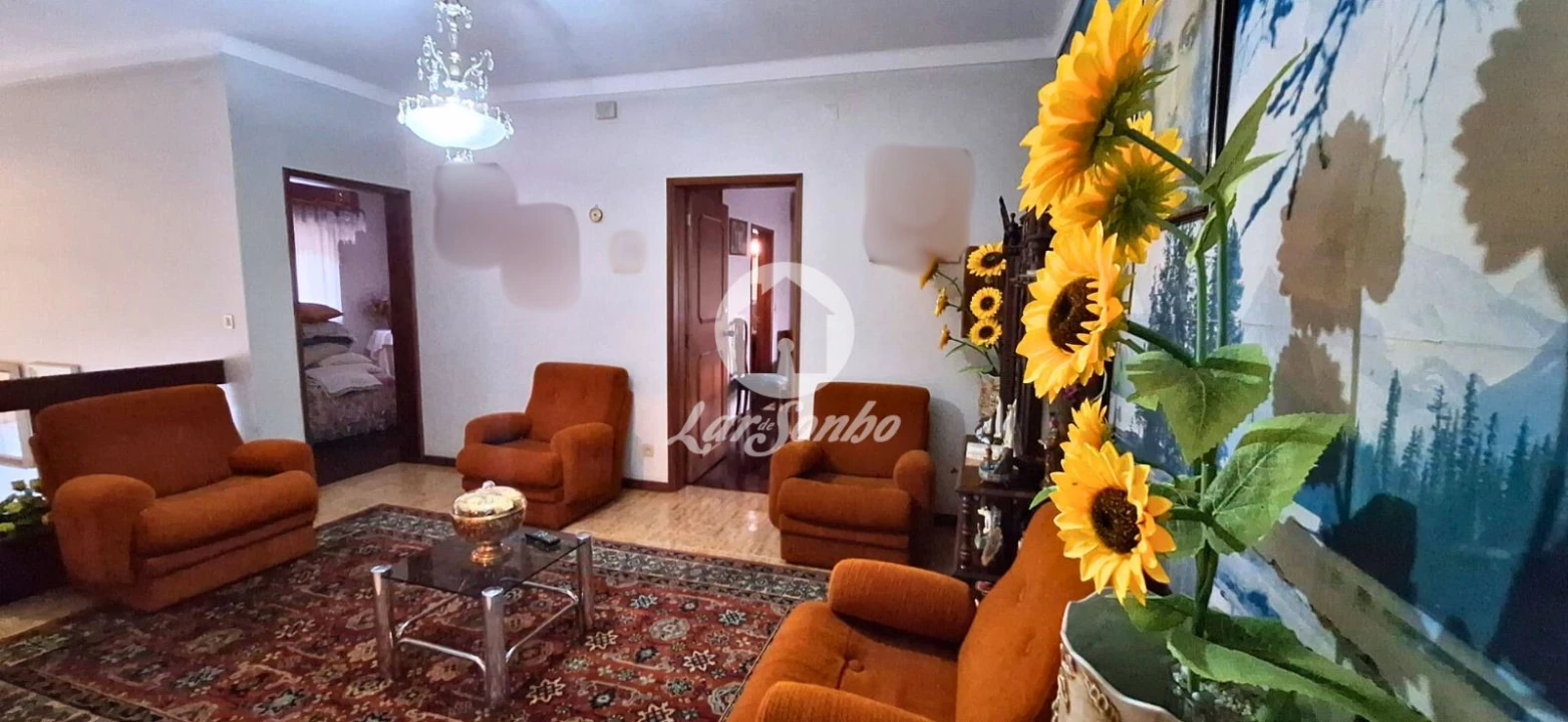 Moradia T4 para Venda em Roriz Foto 5