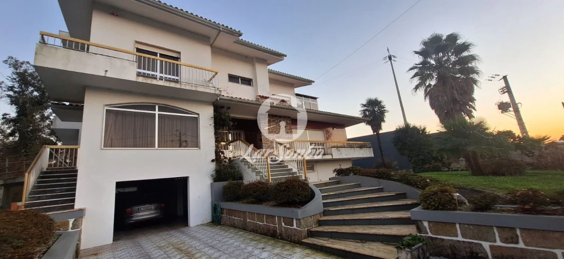 Moradia T4 para Venda em Roriz Foto 1