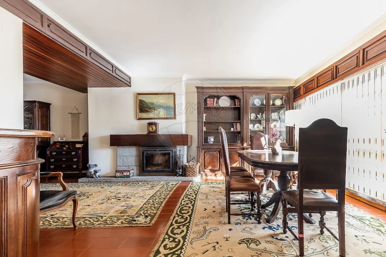 Moradia T5 para Venda em Algés, Linda-A-Velha e Cruz Quebrada-Dafundo Foto 4